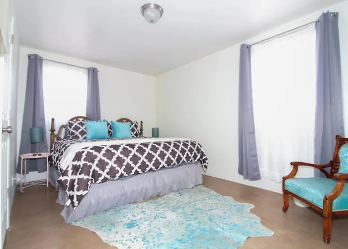 Fenced With Private - Park - 3 Bedroom 2 Ba Holiday home *