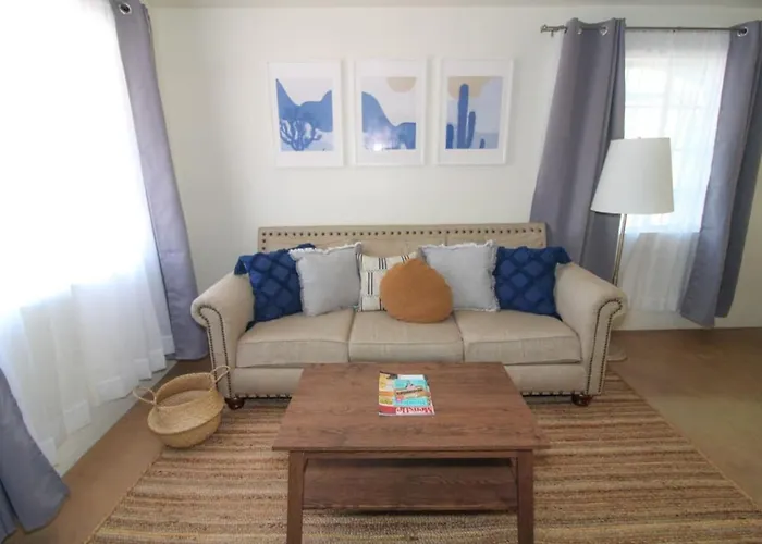 Fenced With Private - Park - 3 Bedroom 2 Ba