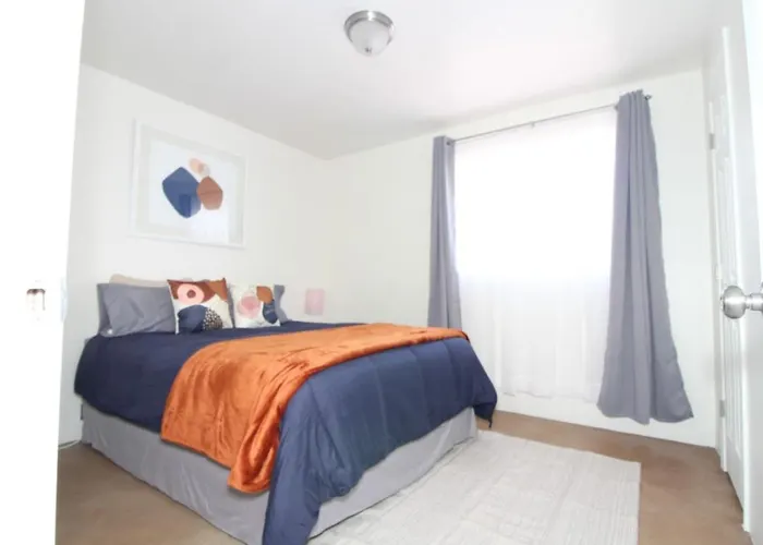 Fenced With Private - Park - 3 Bedroom 2 Ba Holiday home *